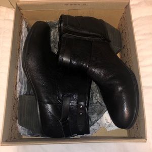 New 8.5 Black Clarks Gelata Freeza Boots